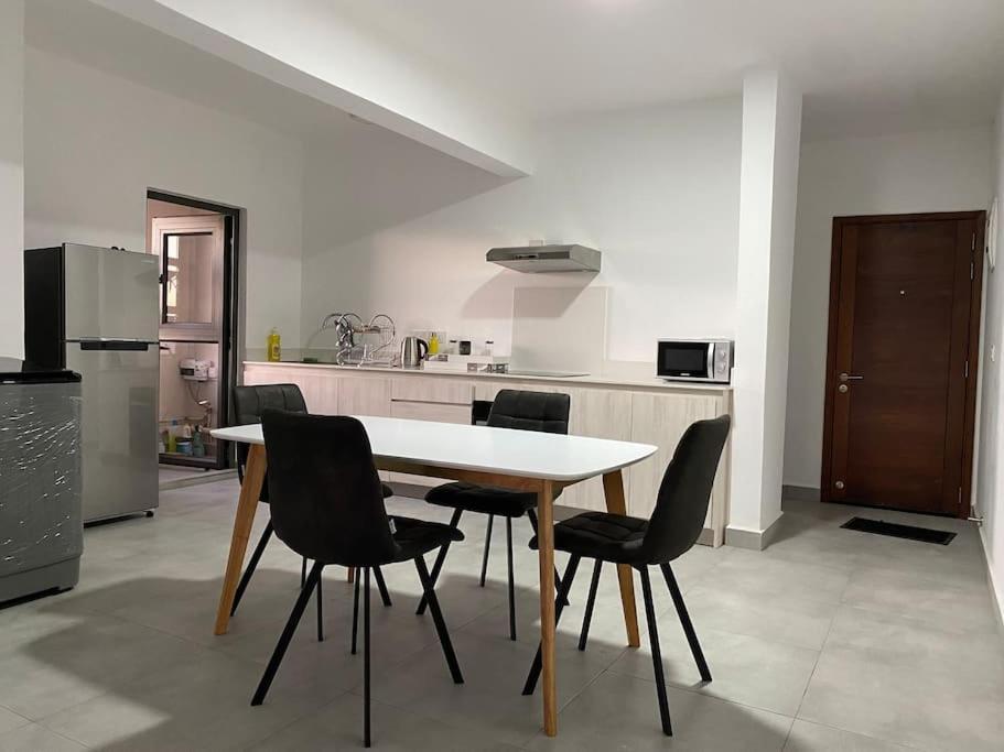 Modern Flat In Flic En Flac-Walk To The Beach Flic en Flac Exterior foto