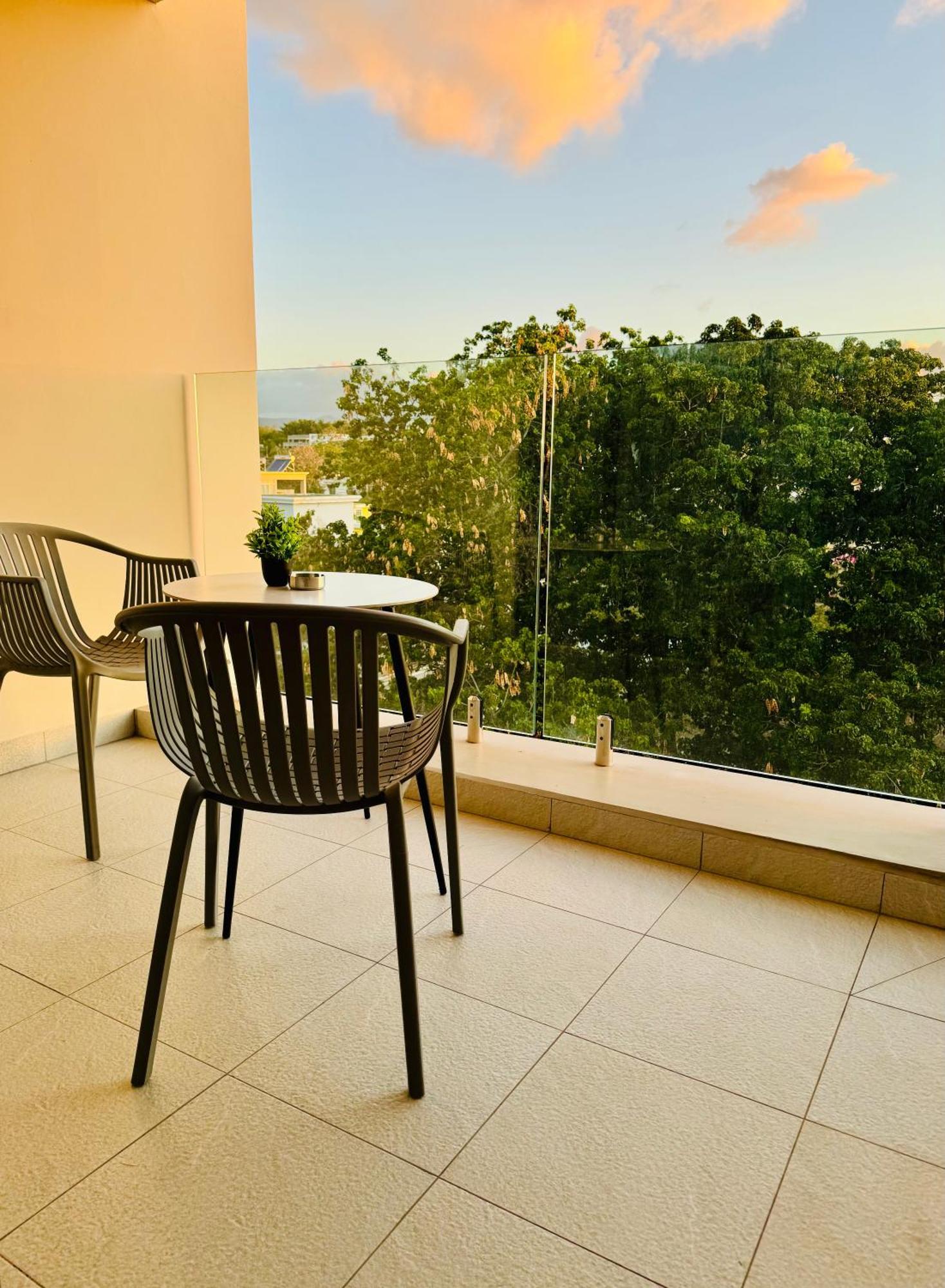 Modern Flat In Flic En Flac-Walk To The Beach Flic en Flac Exterior foto